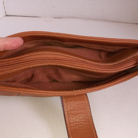 Vintage '90s LIZ CLAIBORNE Tan Leather Baguette Flap Closure w Buckle - Picture 10 of 11